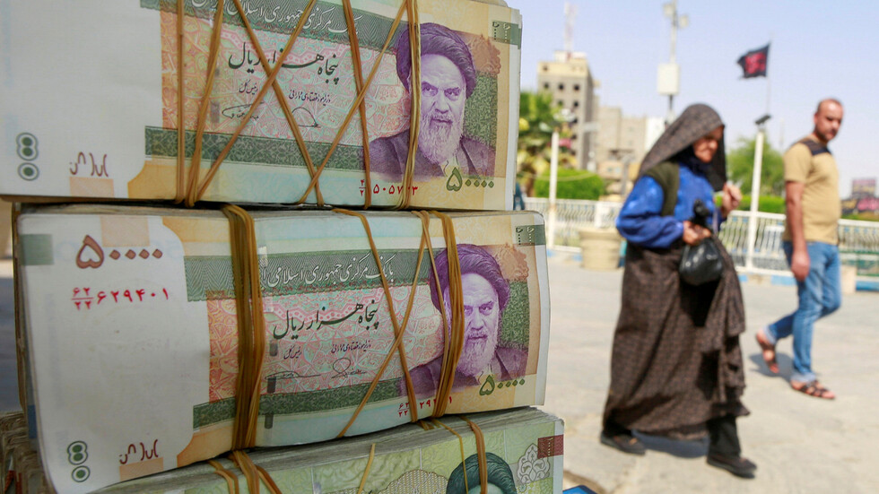 محافظ المركزي الإيراني في بغداد للإفراج عن أموال مجمدة
