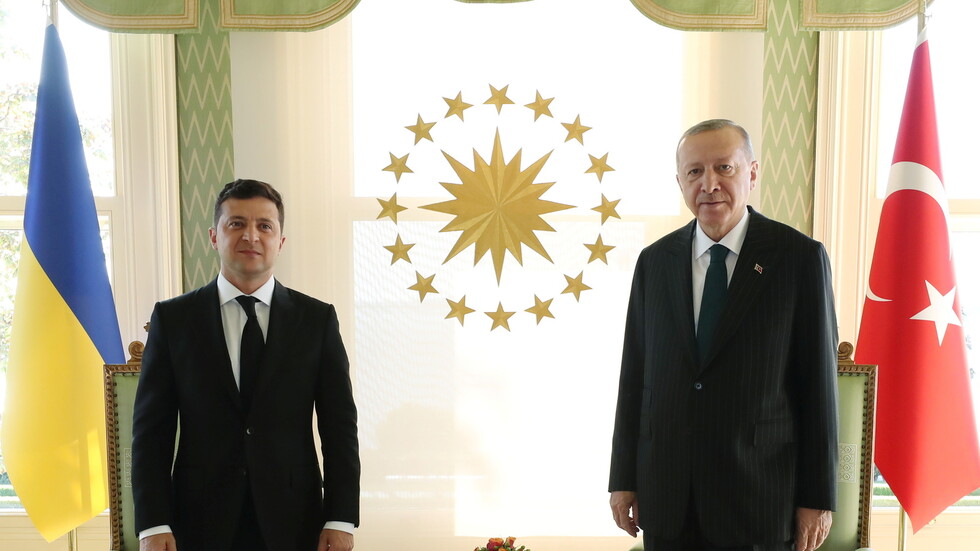 زيلينسكي يقلد أردوغان وسام دولة (صورة)