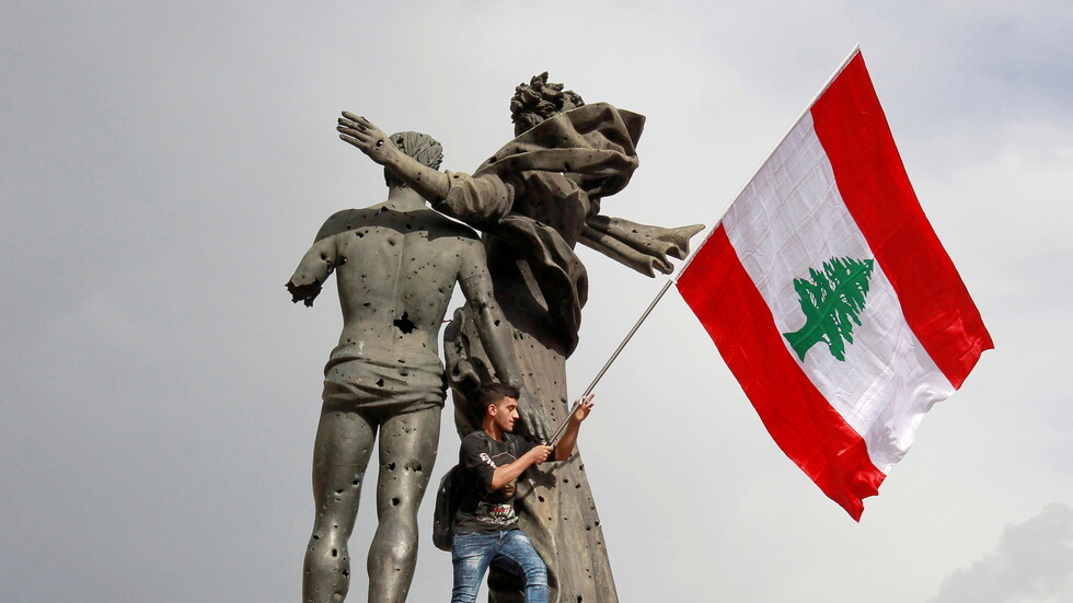 لبنان.. احتفال بالذكرى الأولى لثورة 