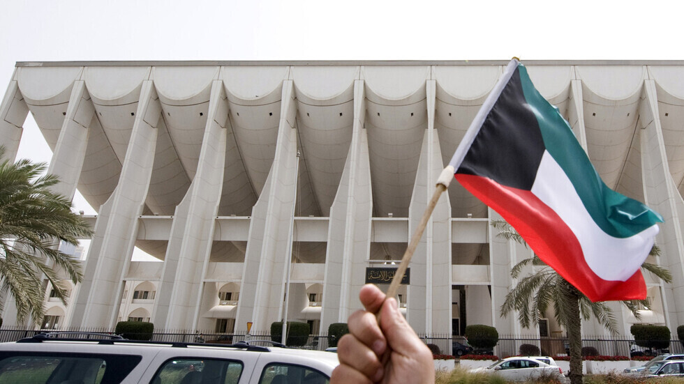 الكويت تدين حادث قطع رأس معلم في فرنسا