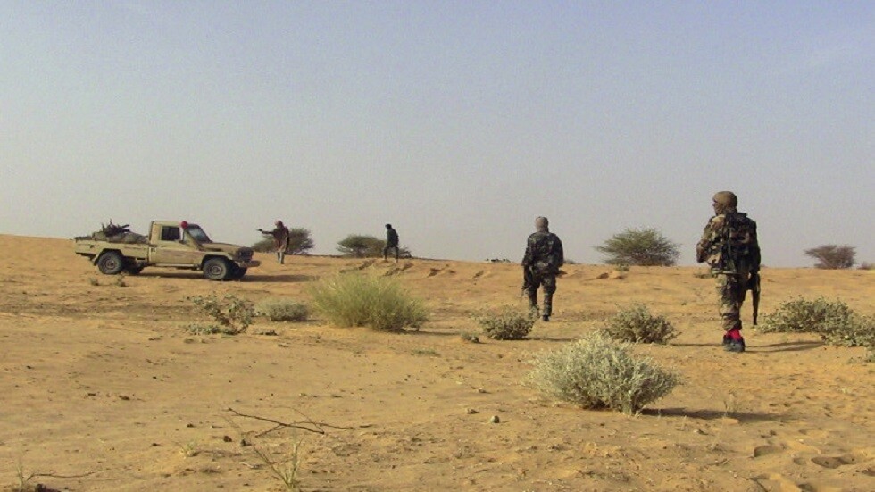 إسقاط مساعدات إنسانية من الجو على قرية يحاصرها متشددون في مالي