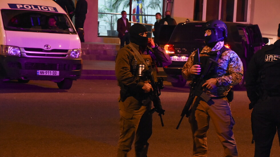 الداخلية الجورجية تعلن تحرير 43 رهينة احتجزهم مسلح في بنك والعملية الأمنية لا تزال جارية