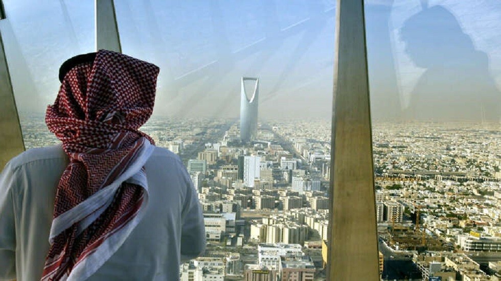 التجارة السعودية تشهر بمواطنين ومقيمين مصريين أدينوا بجريمة "اقتصاد الظل"