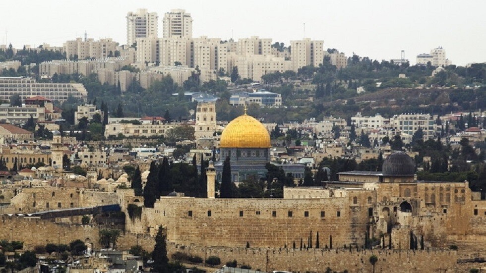 نجاة عائلة فلسطينية في إطلاق مستوطن النار على سيارتها في القدس