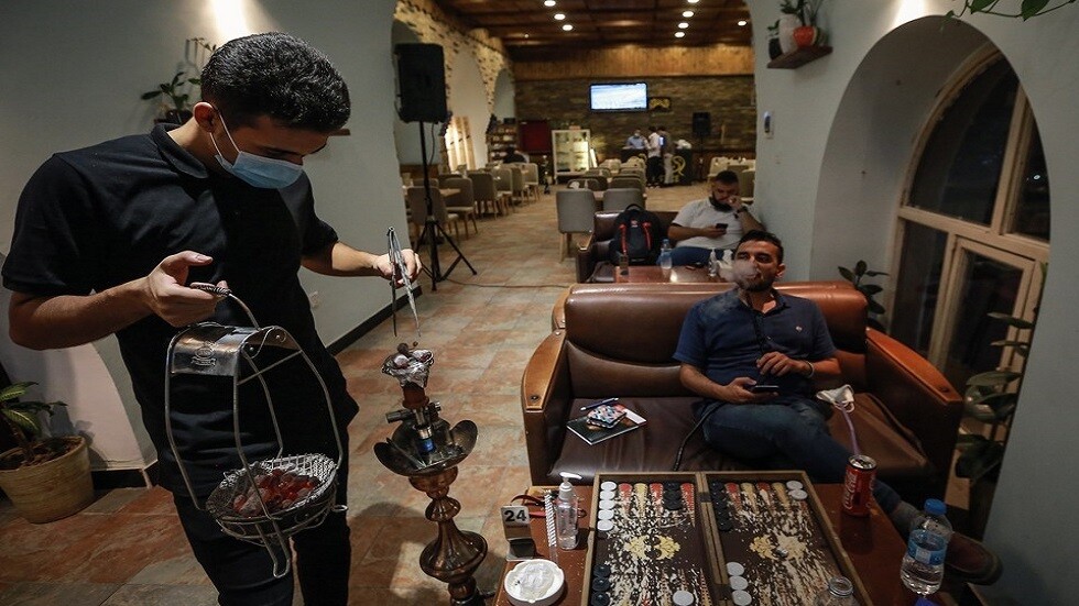 روسيا تفرض قيودا مشددة على تدخين الشيشة