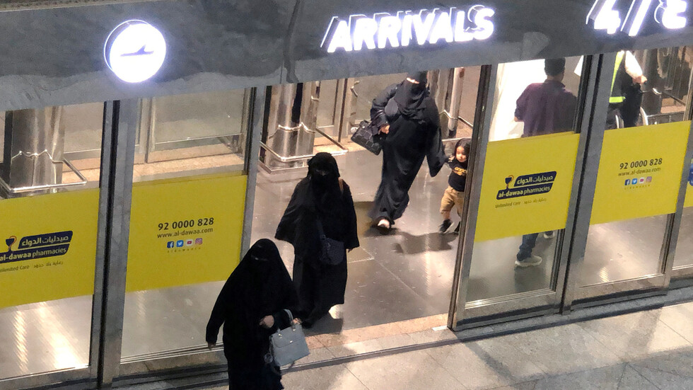 قطر تعتذر رسميا.. إحالة المسؤولين عن واقعة فحص النساء في حادثة محاولة "قتل رضيع" للتحقيق