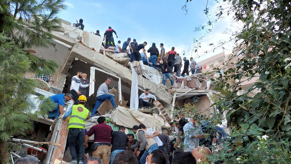 تركيا واليونان تؤكدان الدعم المتبادل بعد الزلزال