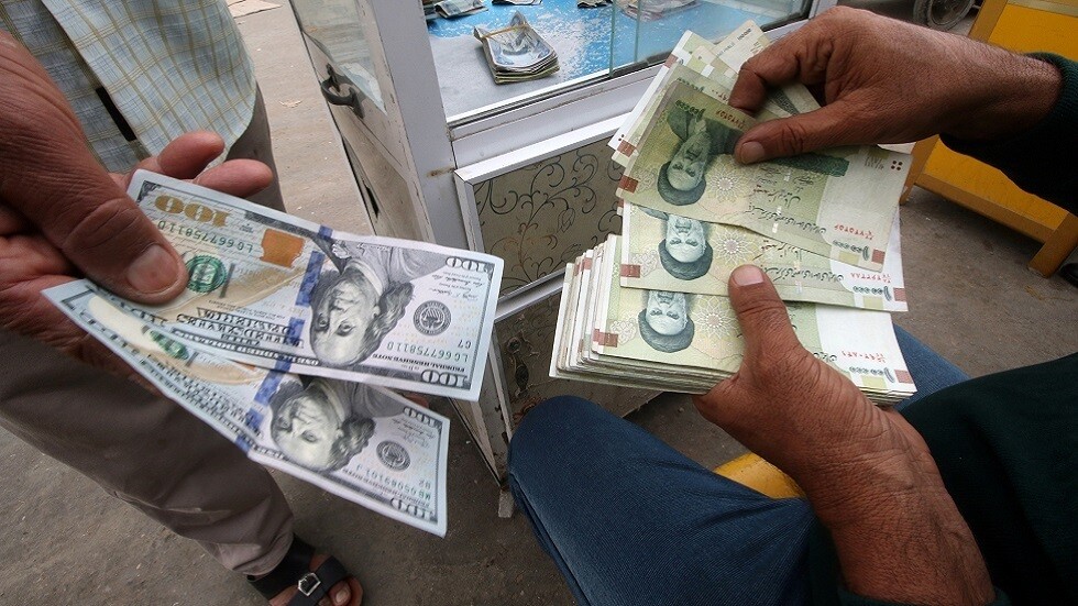 ضخ الأموال وآمال بفوز بايدن يرفع الريال الإيراني لأعلى مستوى منذ 6 أسابيع