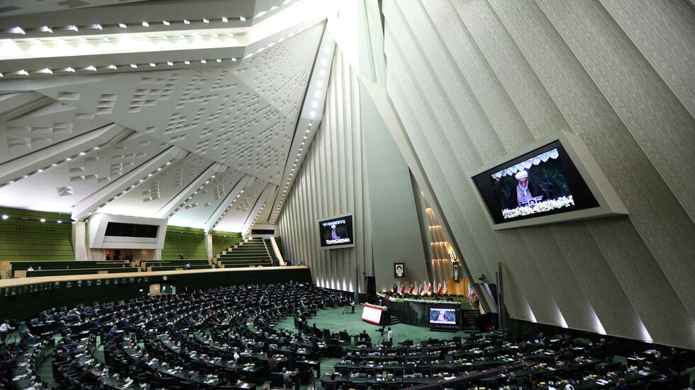 نائب إيراني يهدد بمقاضاة السعودية في المحاكم الجنائية الدولية بسبب قضية "الدية"