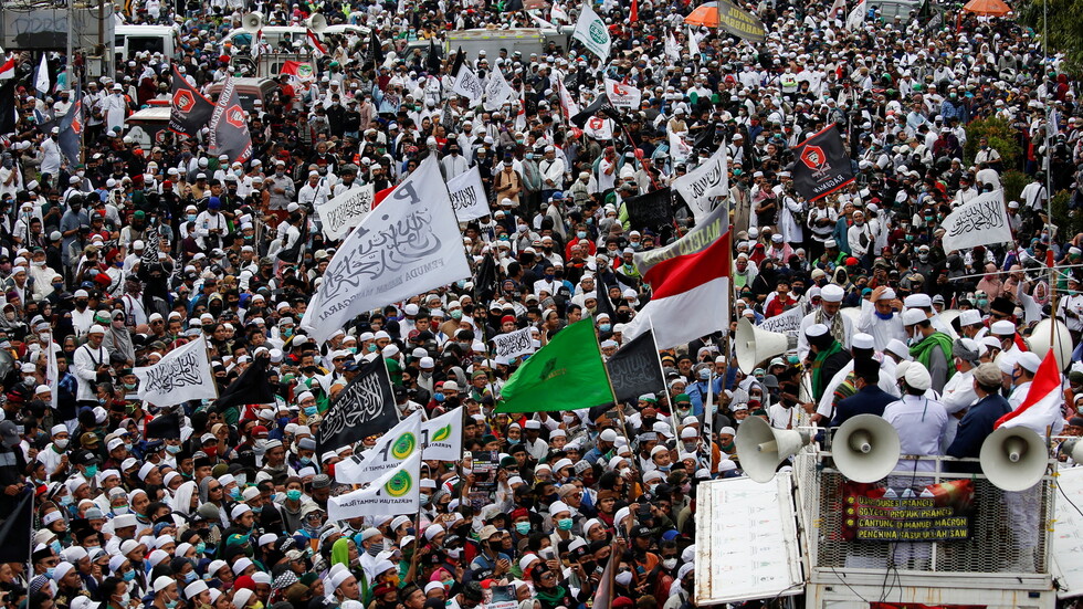 إندونيسيا..مظاهرات تطالب ماكرون بالاعتذار وتدعو لطرد السفير الفرنسي
