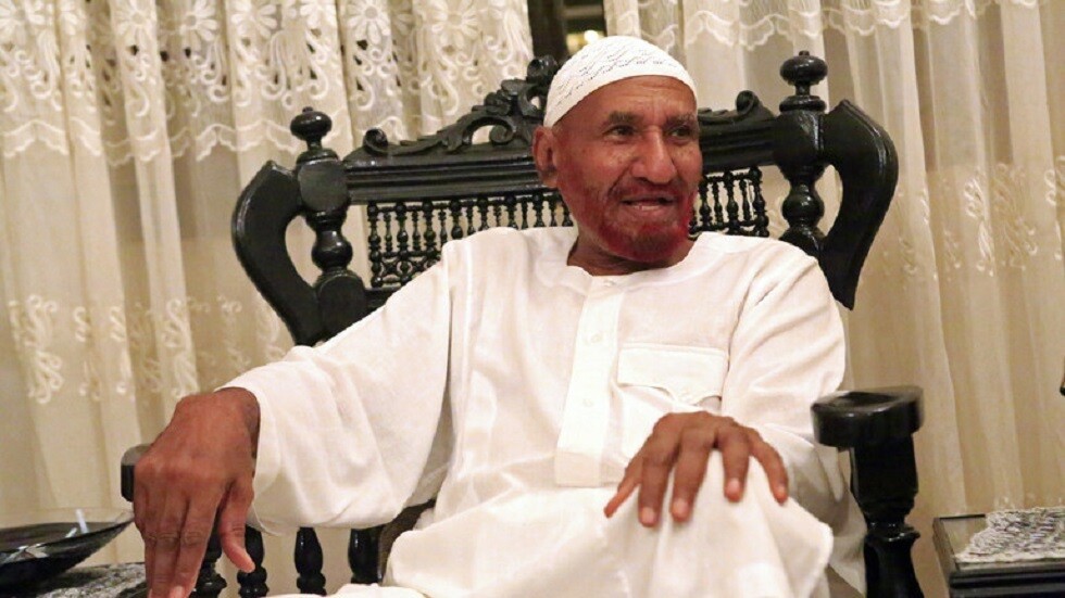 بعد إصابته بكورونا.. إجراءات لنقل الإمام الصادق المهدي إلى الإمارات