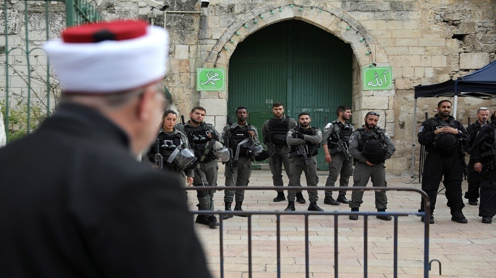 إسرائيل تمنع ألفي فلسطيني من صلاة الجمعة في الأقصى