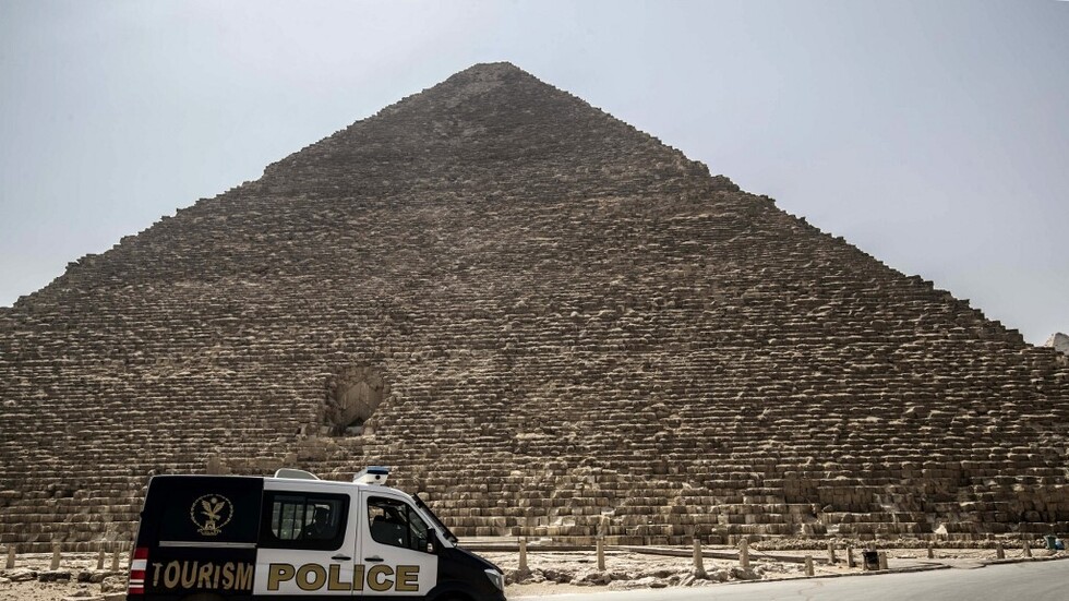 نيابة قنا تسلم الطفلة المغتصبة من أبيها لوالدتها