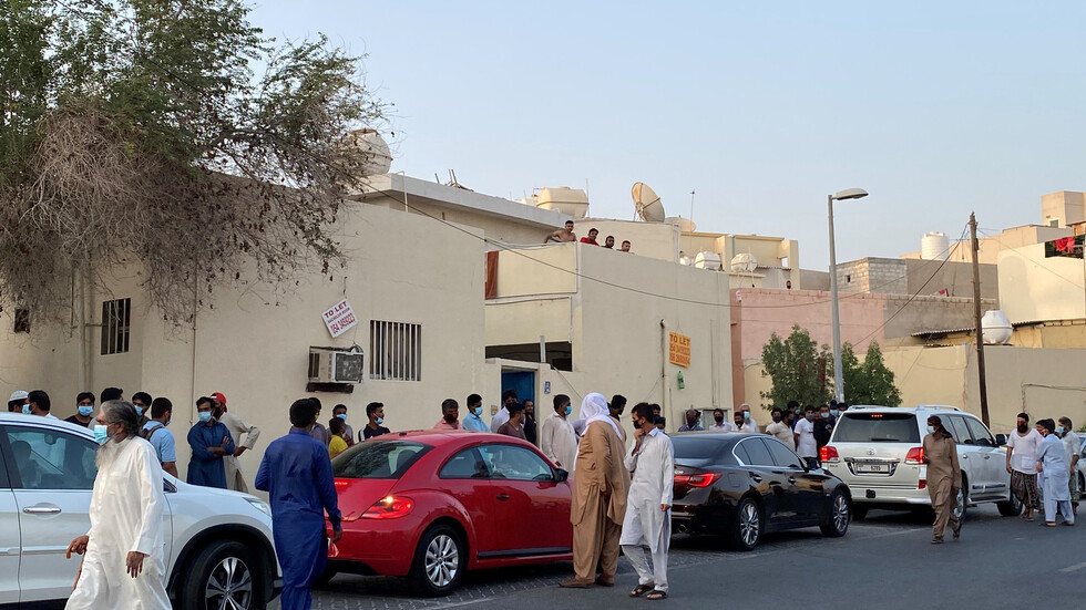 مواطن إماراتي يقدم مئات آلاف الوجبات الغذائية مجانا في ظل كورونا