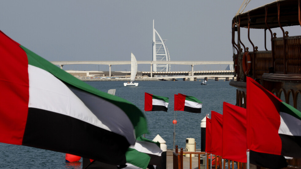 سفير الإمارات  لدى واشنطن: لا حل قريبا للأزمة مع قطر