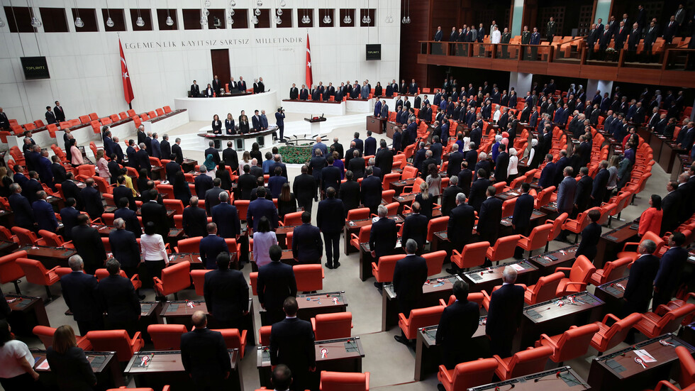 البرلمان التركي يوافق على مذكرة أردوغان حول إرسال قوات إلى أذربيجان