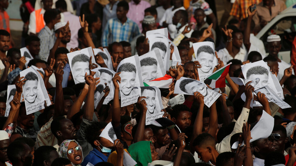 السودان.. النيابة العامة تقرر نبش المقابر الجماعية
