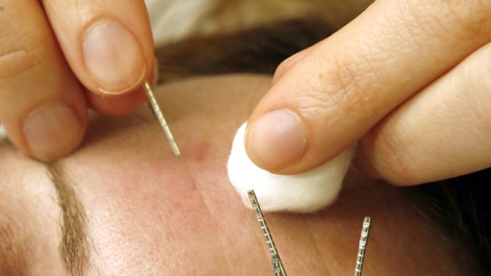 خبير وطبيب تجميل روسي يكشف حقائق مواد التجميل وإطالة أمد الشباب