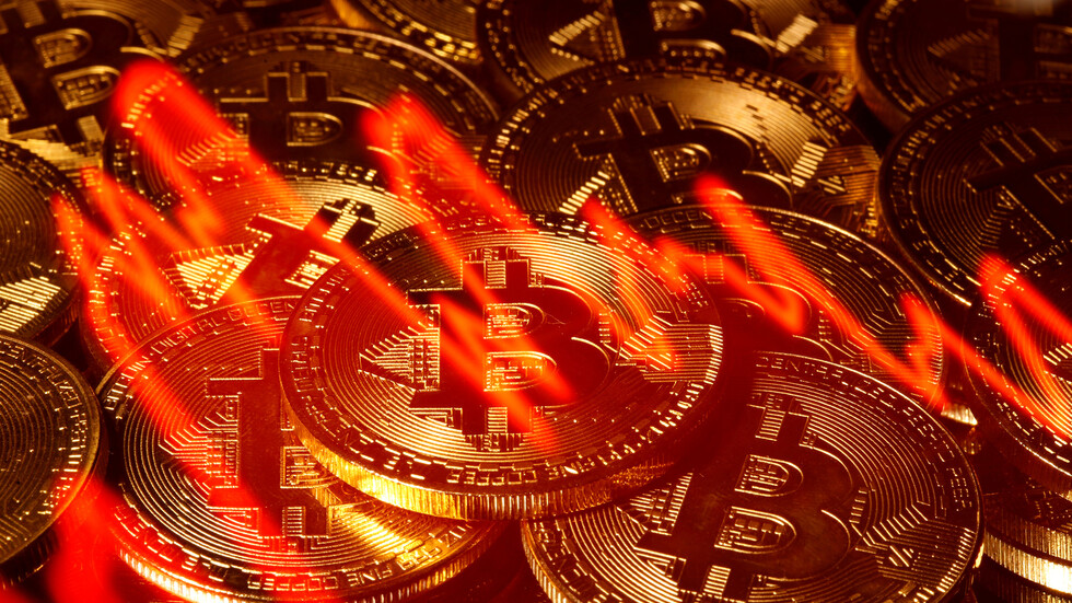 عملة "بيتكوين" تقفز فوق 19 ألف دولار