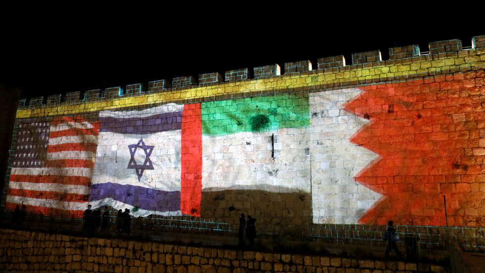 إسرائيل والبحرين توقعان مذكرة تفاهم للتعاون في القطاع السياحي