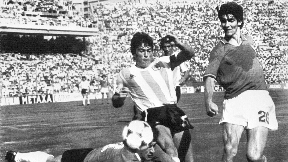 وفاة أسطورة إيطاليا وهداف مونديال 1982 باولو روسي