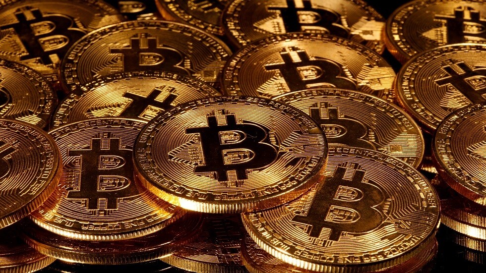 عملة "البيتكوين" تسجل مستوى قياسيا جديدا يتجاوز الـ21 ألف دولار