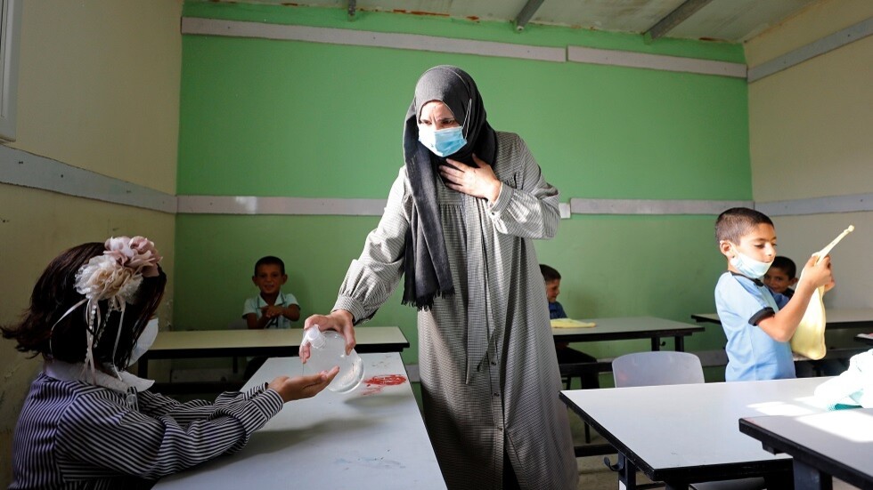 الحكومة الفلسطينية تغلق المدارس وتوقف التنقل بين المحافظات لاحتواء كورونا