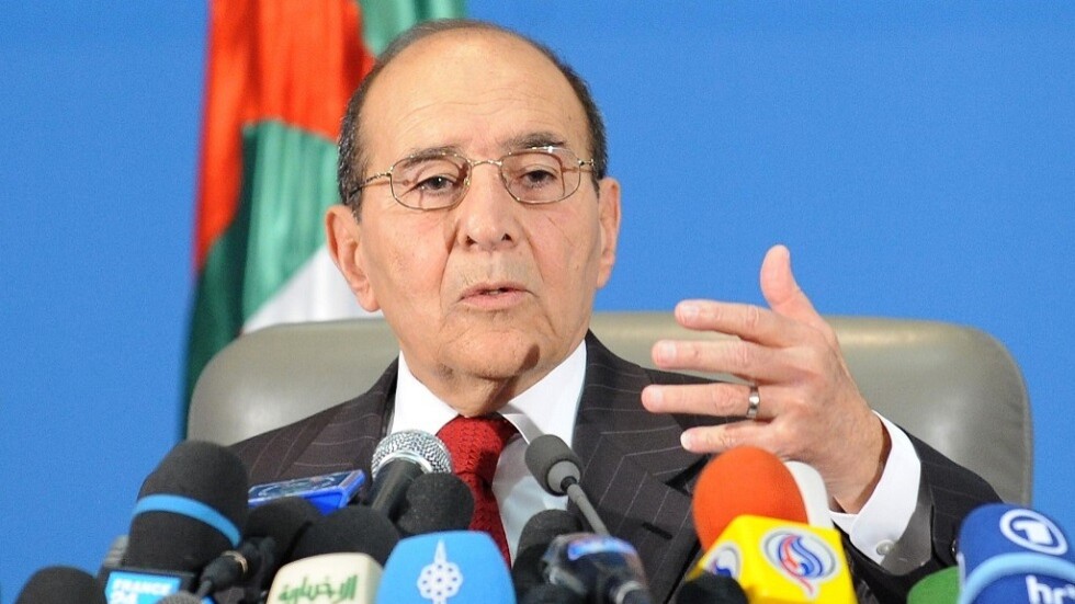 وفاة وزير الداخلية الجزائري الأسبق نور الدين يزيد زرهوني
