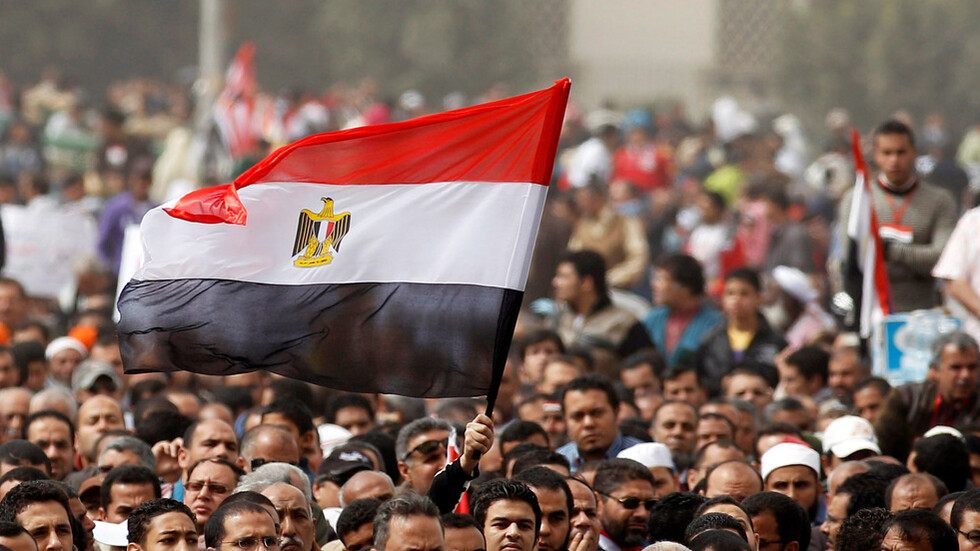 مصر.. النيابة العامة تأمر بحبس والدين قاما بتعذيب طفلهما وإجباره على تعاطي المواد المخدرة