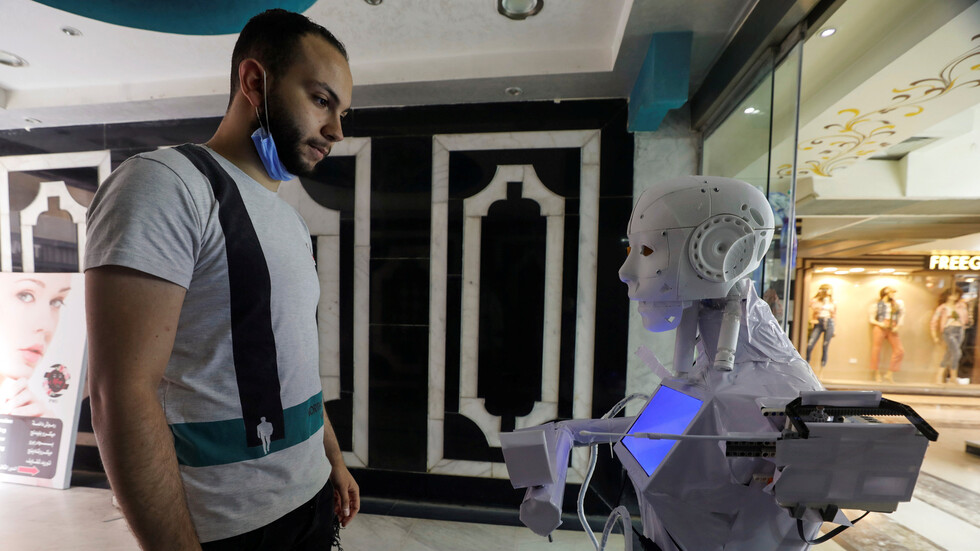 باستخدام مكونات محلية.. تصنيع أول روبوت مصري مبتكر بالجامعة المصرية اليابانية بمواصفات عالمية