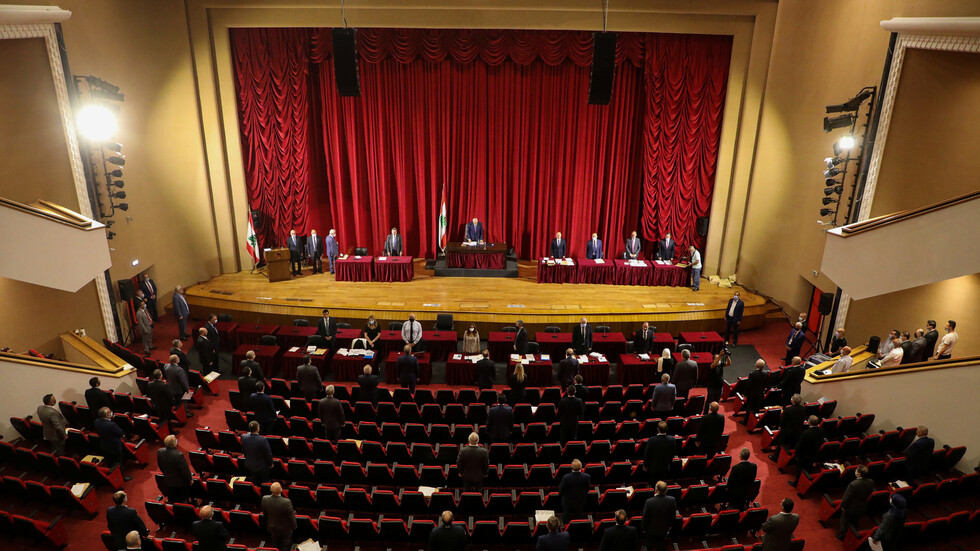البرلمان اللبناني يقر قانون تعليق السرية المصرفية لمدة سنة