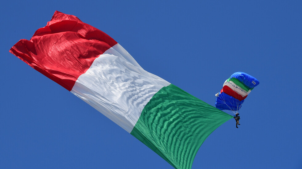 إيطاليا.. رفع الحجز الإداري عن سفينة تابعة لجمعية إنسانية