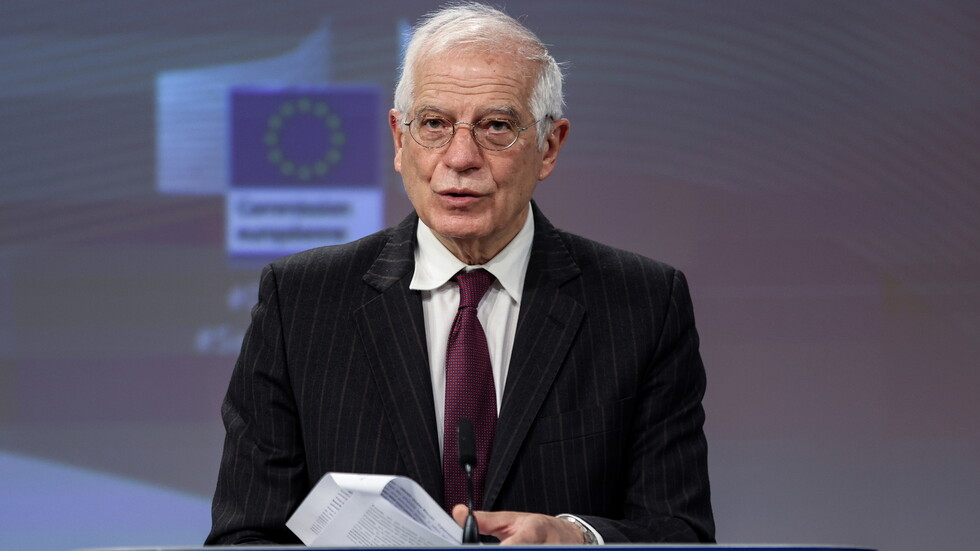 بوريل يزعم أن "وسائل إعلام روسية متعددة اللغات" تنشر "معلومات كاذبة" حول اللقاحات الغربية لكورونا