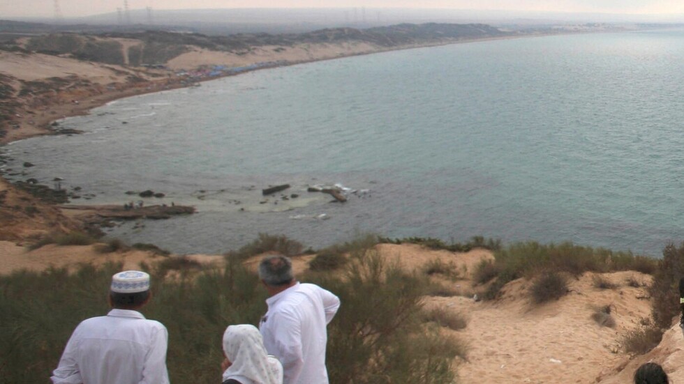 أمواج البحر تلقي7 جثث على شاطئ بمستغانم الجزائرية