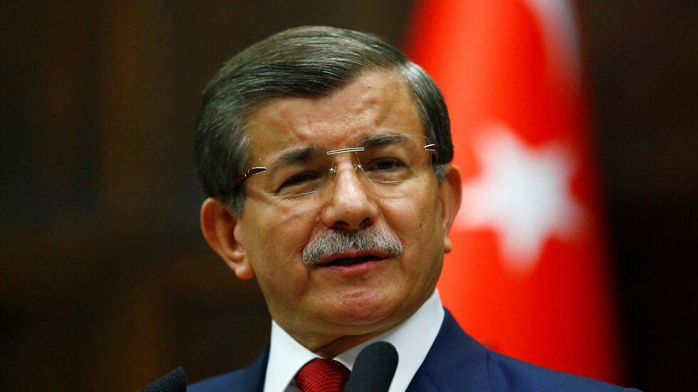 داود أوغلو: أردوغان سيبحث عن بدائل لشرط  "50+1" كي يبقى في السلطة