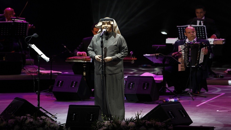 "فنان العرب" يتلقى لقاح كورونا ويوجه "رسالة للجميع"