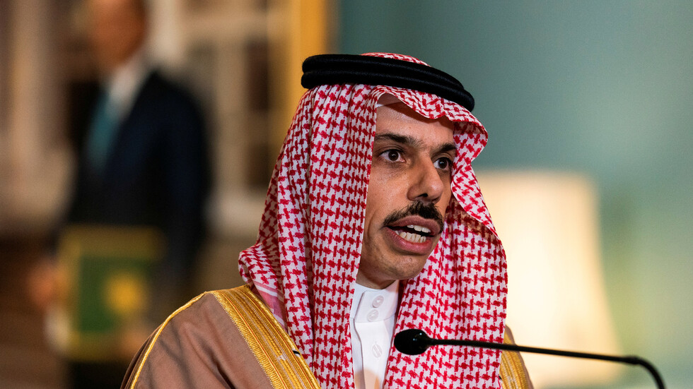 وزير خارجية السعودية يصل موسكو وإنتاج "سبوتنيك V" في المملكة ضمن الأجندة