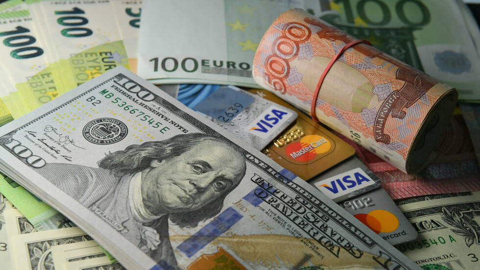 احتياطيات روسيا الدولية تلامس مستوى 600 مليار دولار