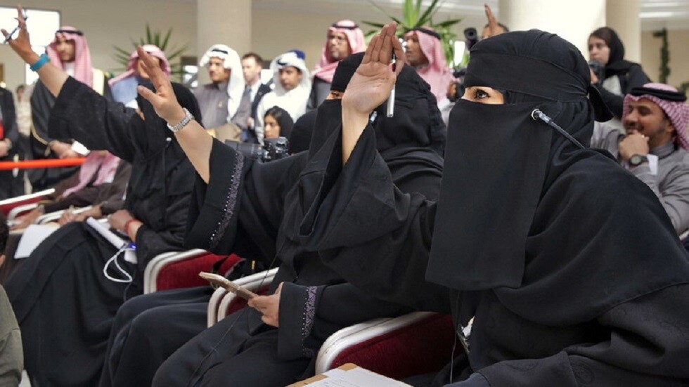 "الموارد البشرية السعودية": تعيين المرأة السعودية بمنصب قاضية بات قريبا