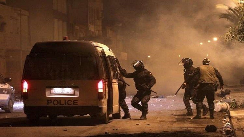 احتجاجات عنيفة بتونس تندد بتردي الأوضاع الاقتصادية (صور + فيديو)