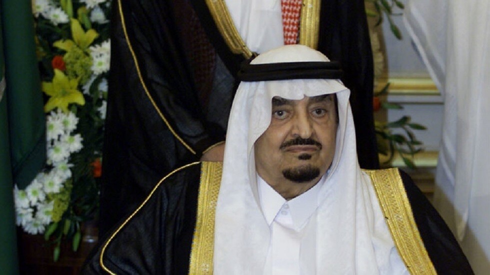 شاهد.. صورة نادرة للملك فهد في جنازة ملك الأردن