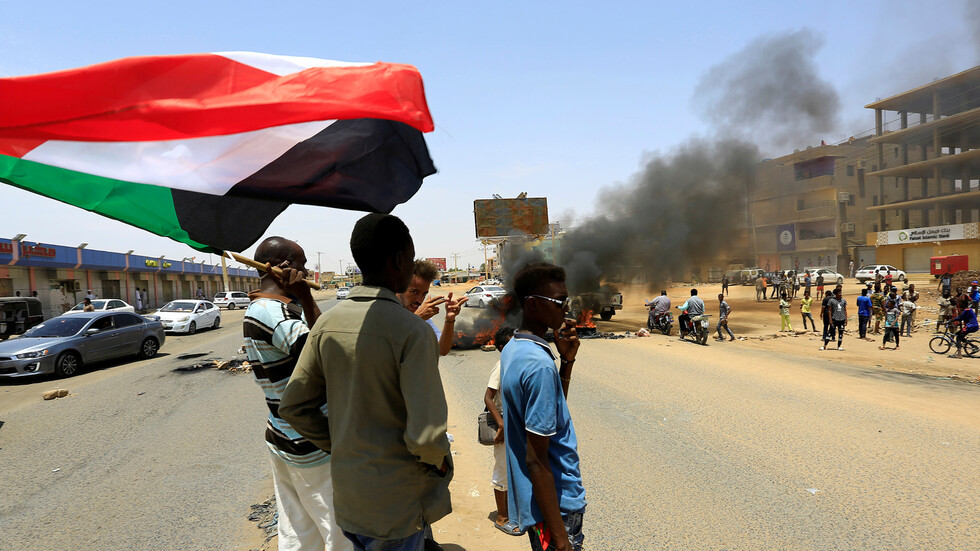 دقلو: لن نسمح بالفوضى في السودان