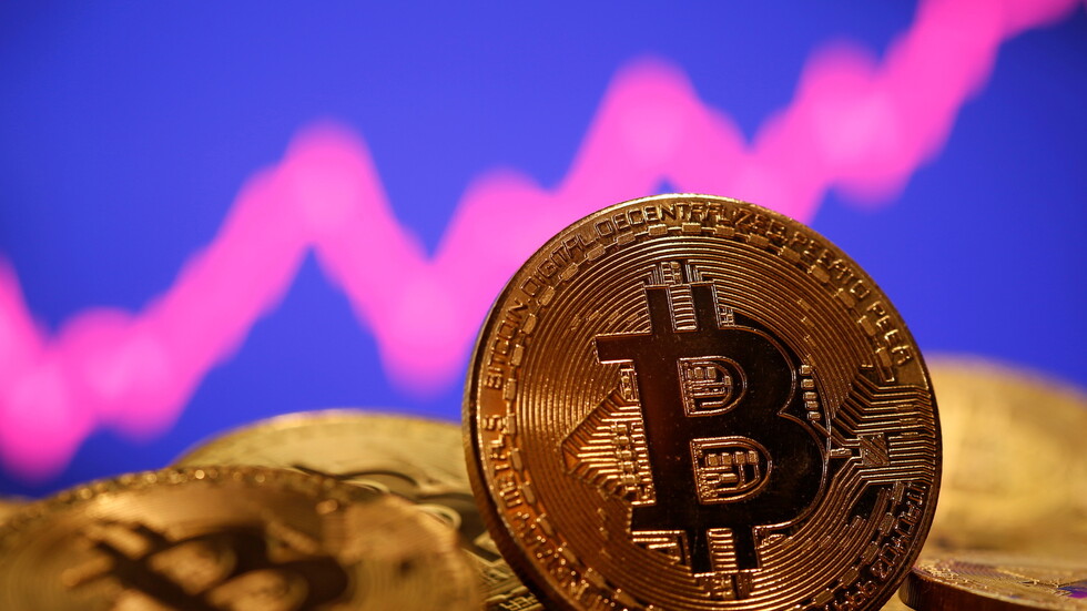 عملة "البيتكوين" تهبط بنحو 10%
