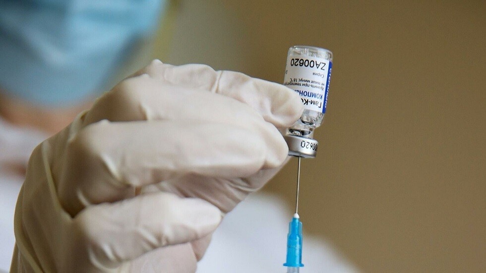 خبير أوبئة يقيّم خطر اللقاح على مرضى 