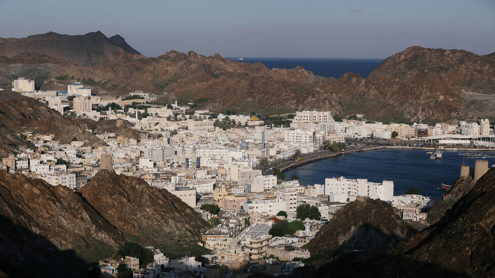 السلطات العمانية تحظر الفعاليات الجماعية على خلفية تفشي كورونا