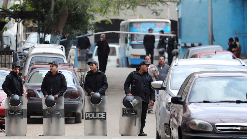 بسبب ركنة "توك توك".. إطلاق نار وحرب شوارع في صعيد مصر