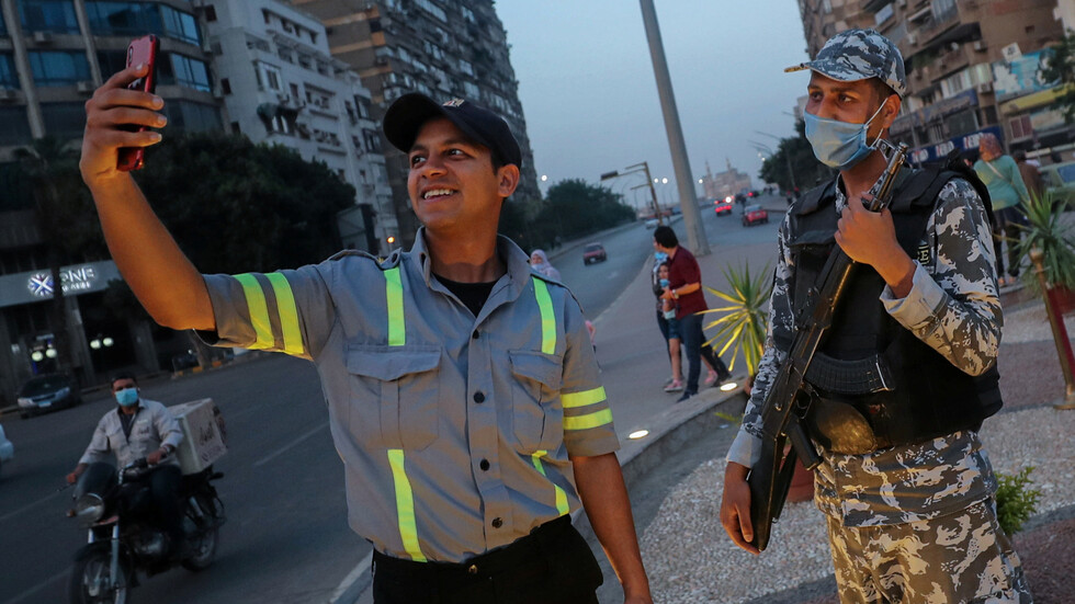 مصر.. سرقة 6 كيلو ذهب بطريقة ماكرة على طريقة فيلم "لصوص لكن ظرفاء"