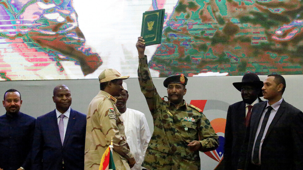 "الشيوعي السوداني": البرهان يريد الاستيلاء على السلطة بـ"الطريقة المصرية"