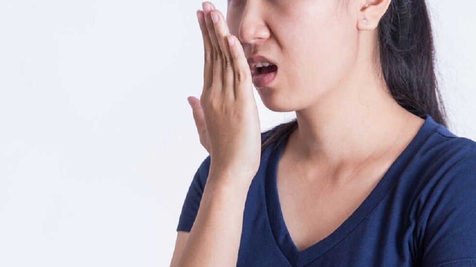 أمراض تكشفها رائحة الفم الكريهة