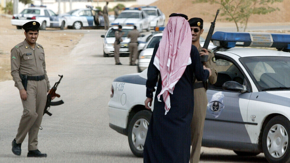 السعودية.. القبض على مواطن اعتدى على سائق ووثق جريمته بالفيديو